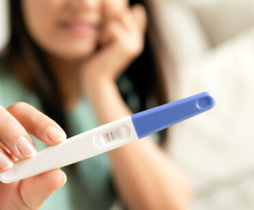 lady showing pregnancy test